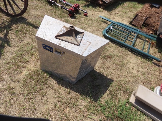 Aluminum trailer tool box