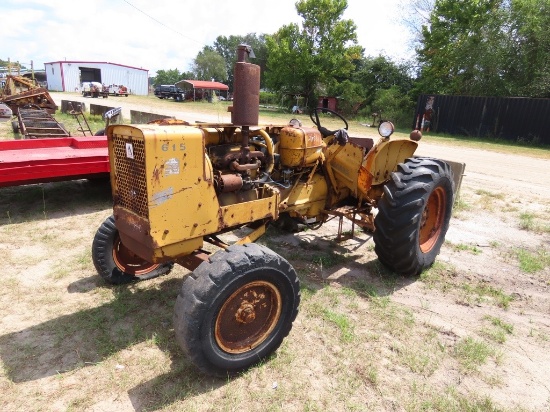 ALLIS CHALMERS 615 Antique tractor, hydraulic draw bar, gas engine, INOPERABLE