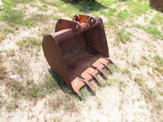36" backhoe bucket