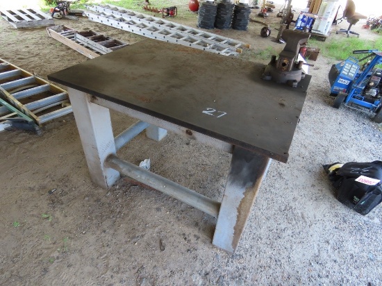 4 x 4 Metal work table w/ vise