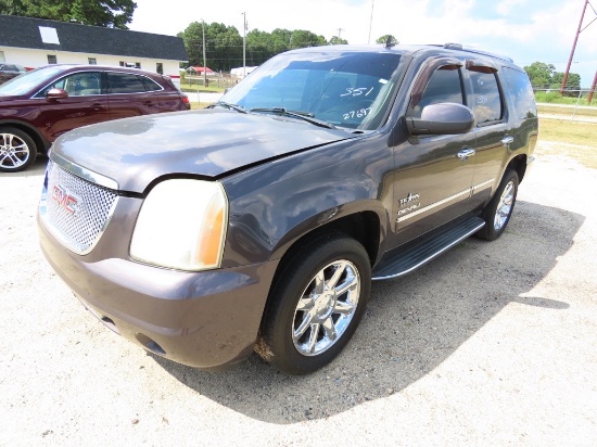 2011 GMC Yukon Denali SUV, 6.2 L engine, A/T, power windows, power locks, leather interior, wood gra