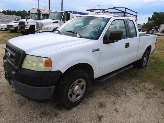 2005 Ford F150 XL Extended Cab Pickup, 4x4, 5.4L engine, A/T, vinyl interior, manual windows s/n:1FT