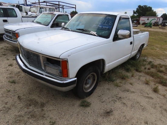 1993 CHEVY 1500 Regular cab pickup, 6' bed, 305 gas engine, A/T, power locks, fabric interior, s/n:1