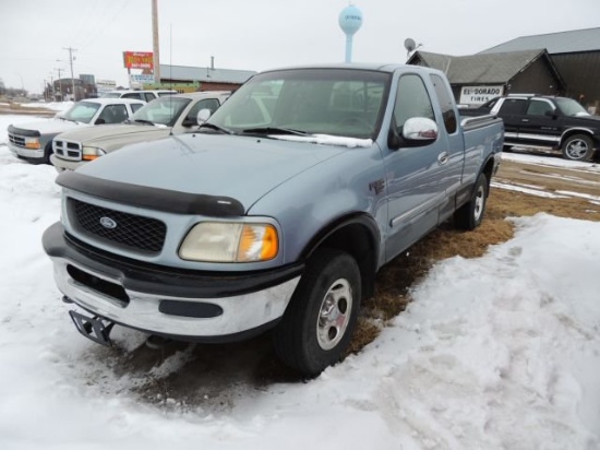 1998 Ford F150, extended cab, blue, 5.4L, auto, 4WD, 121,732 miles showing,