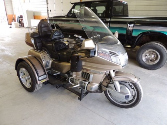 1989 Honda Goldwing with 33,000 miles, new timing belts, new tires, Richlan