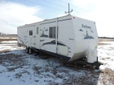 2005 Dutchmen 30ft pull type camper, with 2 slide outs, new battery, LP tan
