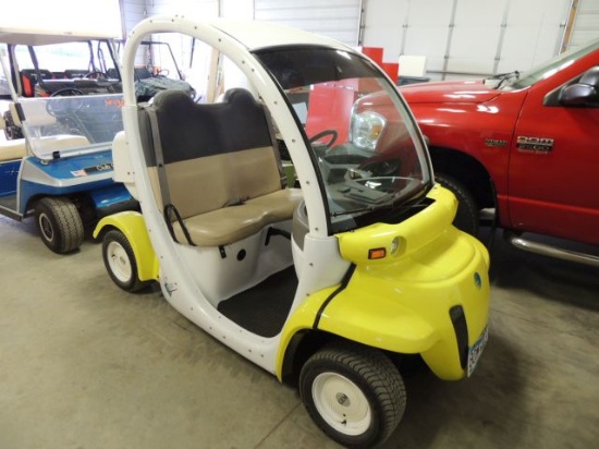 Gemcar Golf Cart E825, electric with built in charger, titled
