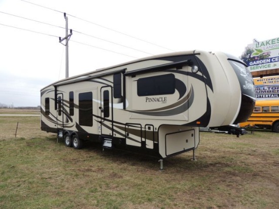 2016 Jayco Pinnacle 38FLSA 38 ft 5th wheel camper, like new, only used one