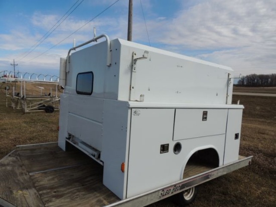 Reading pickup tool box off a 1 ton dually pickup, from Utah no rust, very