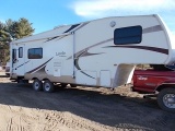 2005 Laredo by Keystone 5th wheel camper, 27 ft, very nice condition, loade