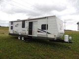 2006 Cherokee Camper 29ft bumper hitch, 1 slide out , new water pump electr
