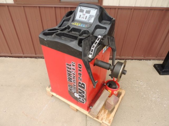 HD Wheel Balancer CWB 2410 like new, taxed item