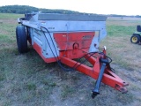 New Idea Manure spreader number 352, hyd end gate, single axle, all oiled a