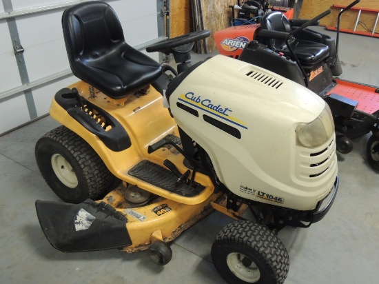 Cub Cadet LT 1046 Riding Mower (L)