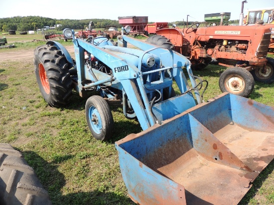 Ford 800 tractor (T)