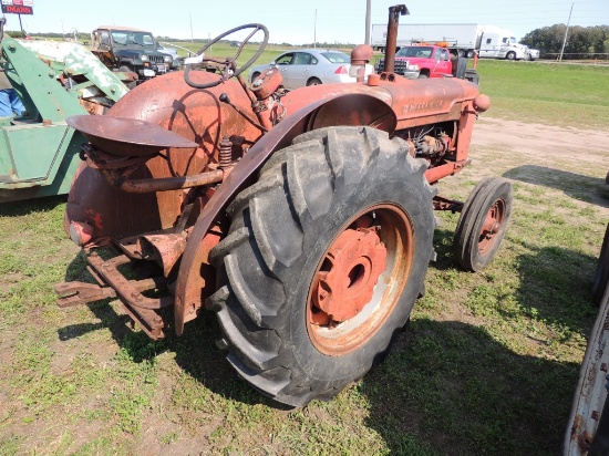 McCormick W4 wide front gas tractor (T)