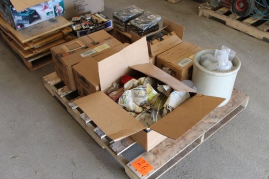 Pallet of collector items (M)