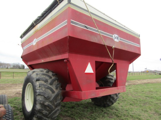 J & M 750 Grain Cart (G)