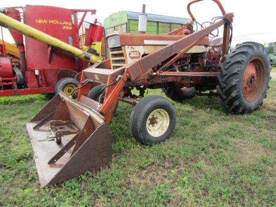 Farmall 560 Gas Tractor With Loader