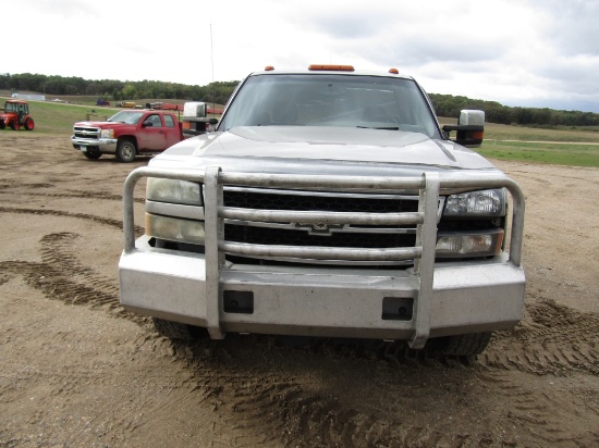 2006 Silverado 2500HD  Chevy Pick-Up White