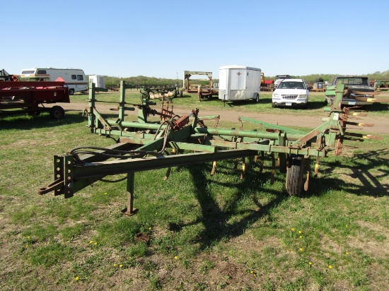 18 1/2 John Deere Cultivator