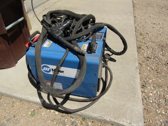 Miller XMT 304 Welder, Wire Feed