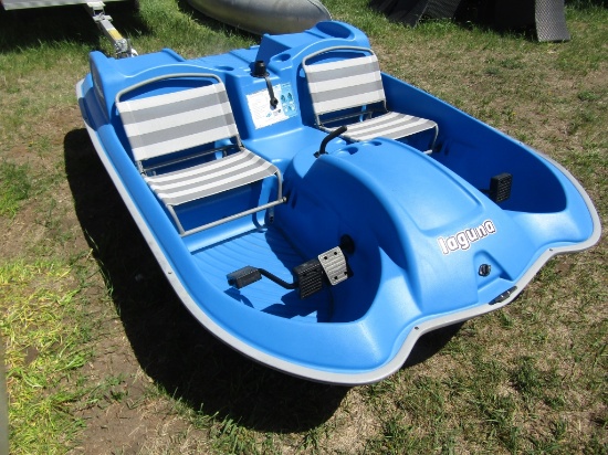 Sundolphin paddleboat