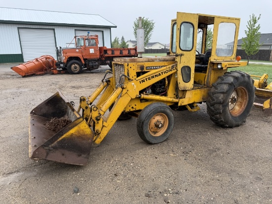 International 3514 Gas Tractor