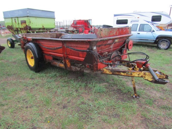 New Holland 519 Manure Spreader
