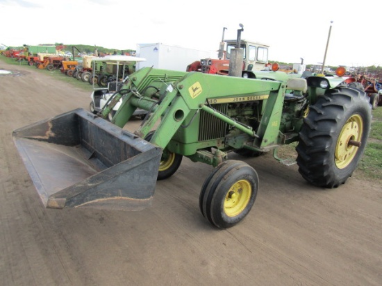 2640 John Deere Tractor with Loader