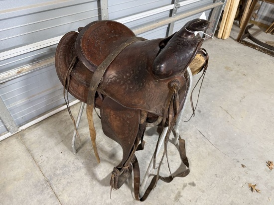 Bucksteiner Saddle with Aluminum Saddle Rack