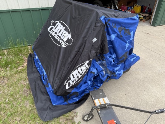 Portable Otter Pro Fish House