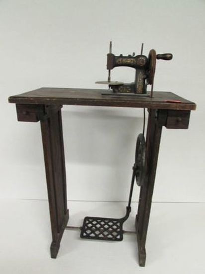 Oustanding Antique Stitchwell Childs Sewing Machine W/ Oak Stand/ Table