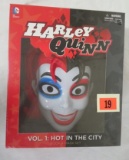 Harley Quinn Hot In The City Deluxe Mask/ Book Set Misb