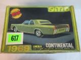 AMT 1969 Lincoln Continental 1:25 Scale Model Kit