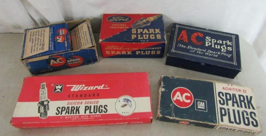 Antique / Vintage Spark Plug Grouping; AC, Wizard, Ford & More