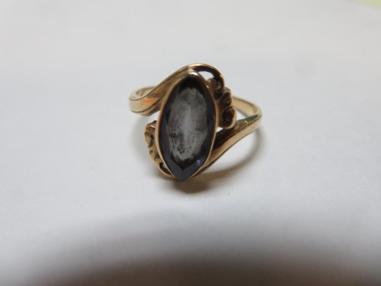 Beautiful 10K Gold Ladies Cocktail Ring (Total Wt. 3.2g)