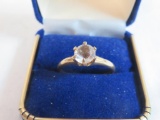 Beautiful 14K Gold Ladies Ring (Total wt. 3.65g)