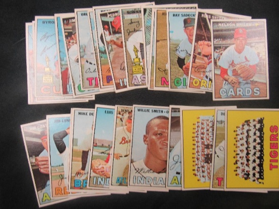 Lot of (27) 1967 Topps Baseball Cards