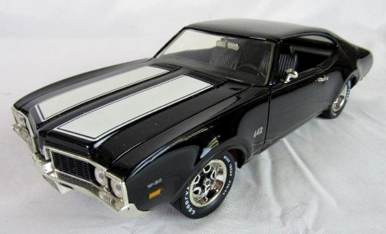 Ertl American Muscle 1:18 Diecast 1969 Oldsmobile 442 W-30 Black/ White