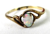 Beatiful 10K Gold Opal Ladies Ring (Size 7 1/2)