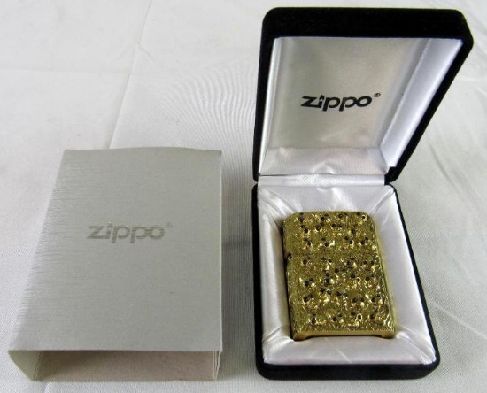 Outstanding NOS 2013 Zippo Full Metal Jacket Embossed Skulls Lighter (Japan) MIB
