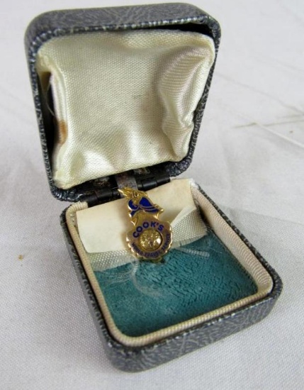 Antique 14 Kt Gold Cook's World Travel Service 10 Yr Service Pin