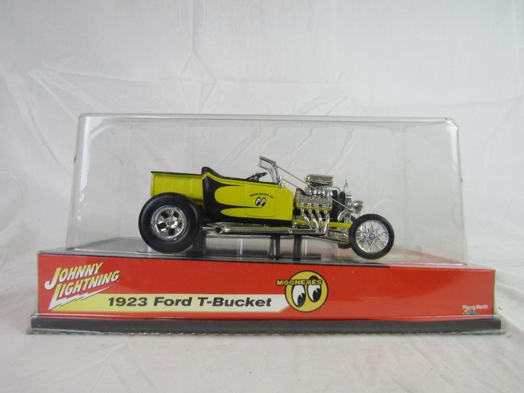 T-Bucket MoonEyes 1923 Ford T Bucket Mooneyes Johnny Lightning 1:18 | #1917524315