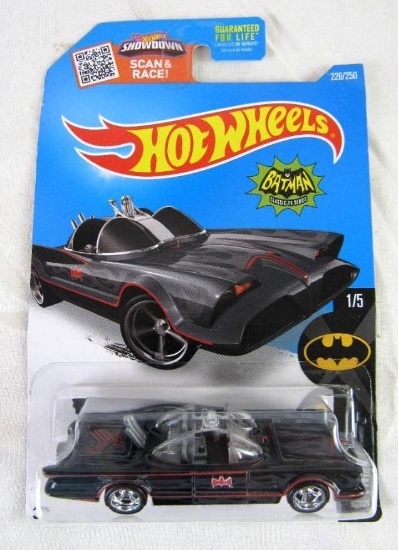 Hot Wheels 2016 TV Series Batmobile Super Treasure Hunt w/ Real Riders- Scarce