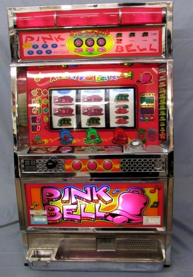 Excellent Bellco "Pink Bell" Slot Machine w/ Tokens & Key