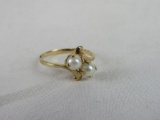 Beautiful Signed 10 kt Gold & Pearl Ladies Ring