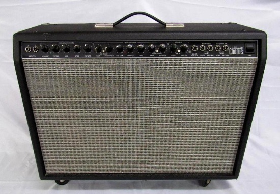 Excellent Fender (USA) Ultimate Chorus PR-204 Dual Channel Guitar Amplifier