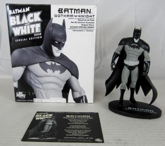 Excellent DC Direct Batman Gotham Knight Black & White 7" Statue MIB /3500