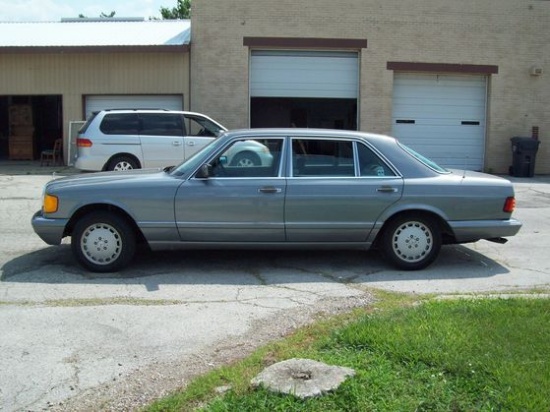 1987 Mercedes Benz 420S, 4 door, gas, w/ 121,000 miles